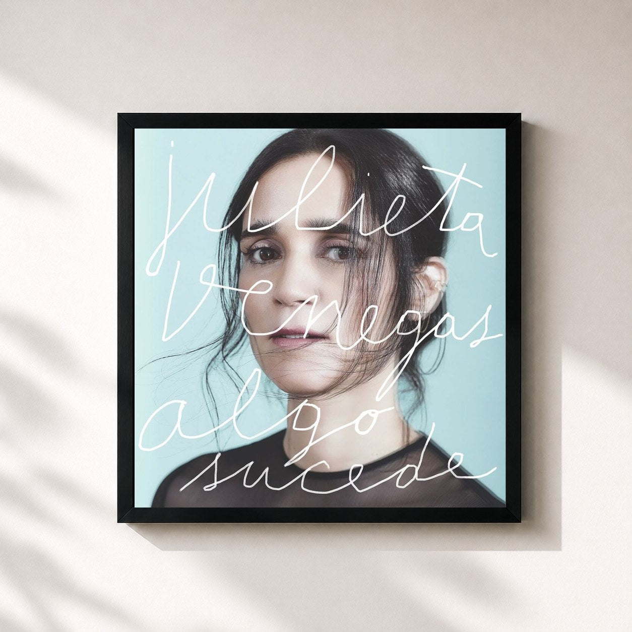 #noir Tableau carré de l'album Algo Sucede de Julieta Venegas, cadre noir 32x32 cm
