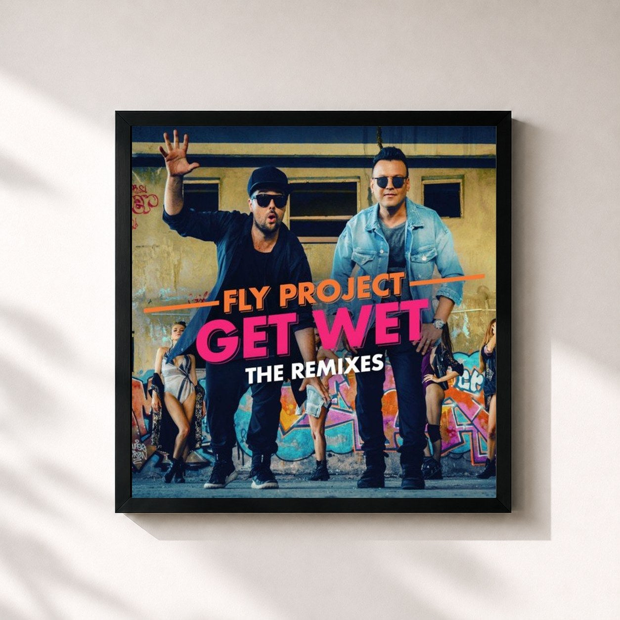 #noir Tableau carré de l'album Get Wet (The Remixes) de Fly Project, cadre noir 32x32 cm