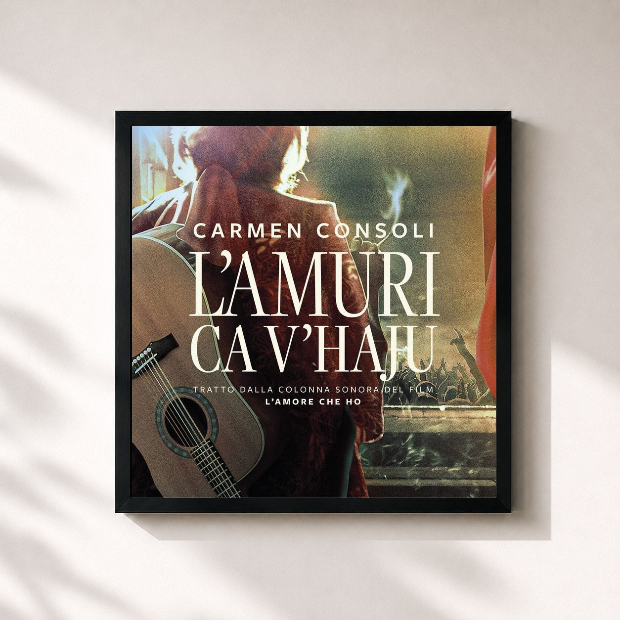 #noir Tableau carré de l'album L’amuri ca v’haju (Tratto dalla colonna sonora del film L'amore che ho) de Carmen Consoli, cadre noir 32x32 cm