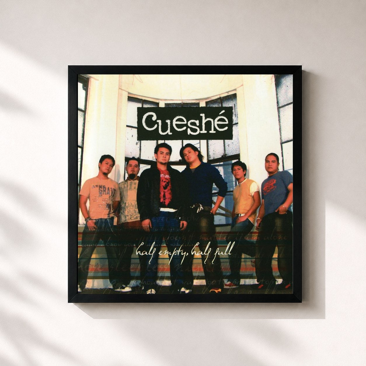 #noir Tableau carré de l'album Half Empty, Half Full de Cueshé, cadre noir 32x32 cm