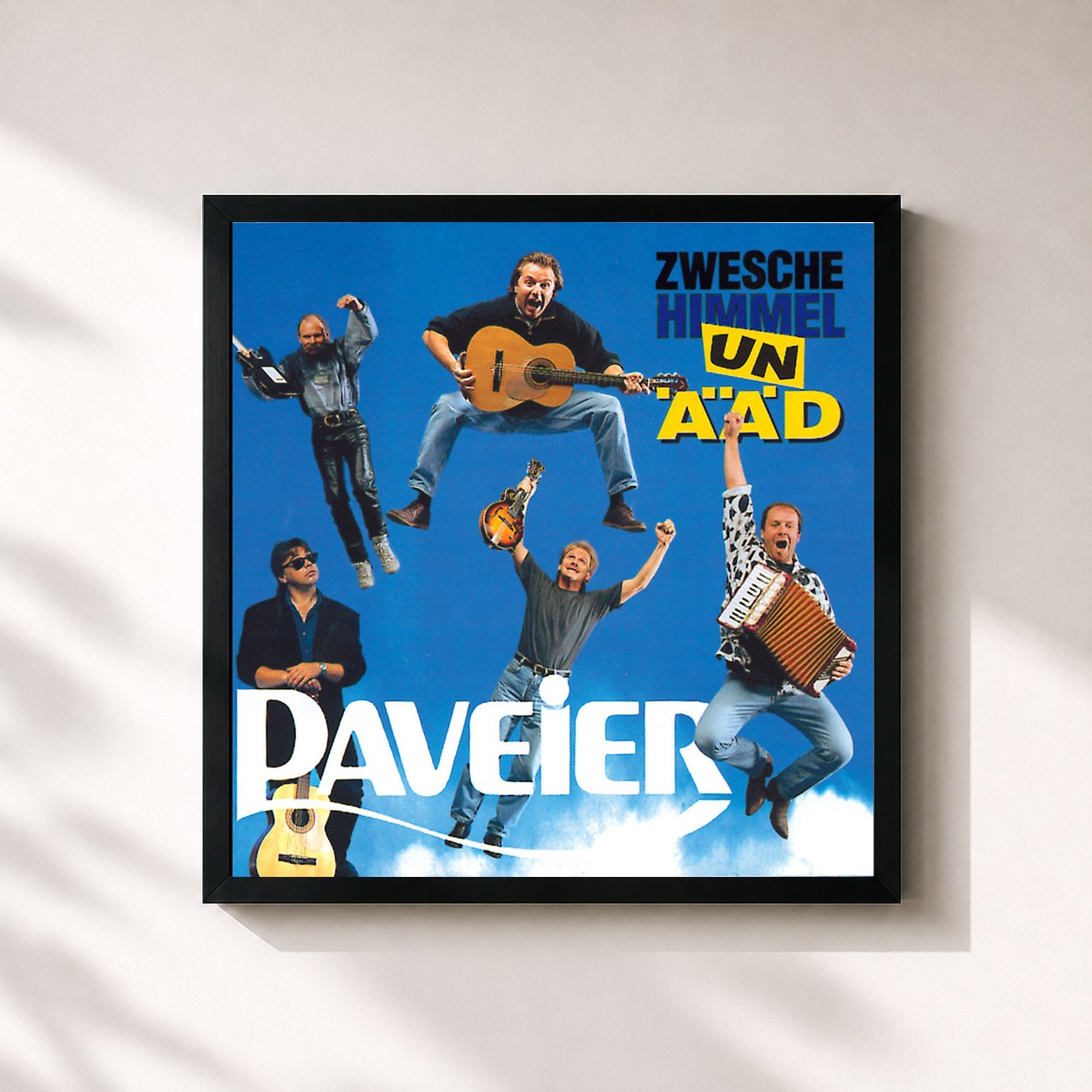 #noir Tableau carré de l'album Zwesche Himmel un Ääd de Paveier, cadre noir 32x32 cm