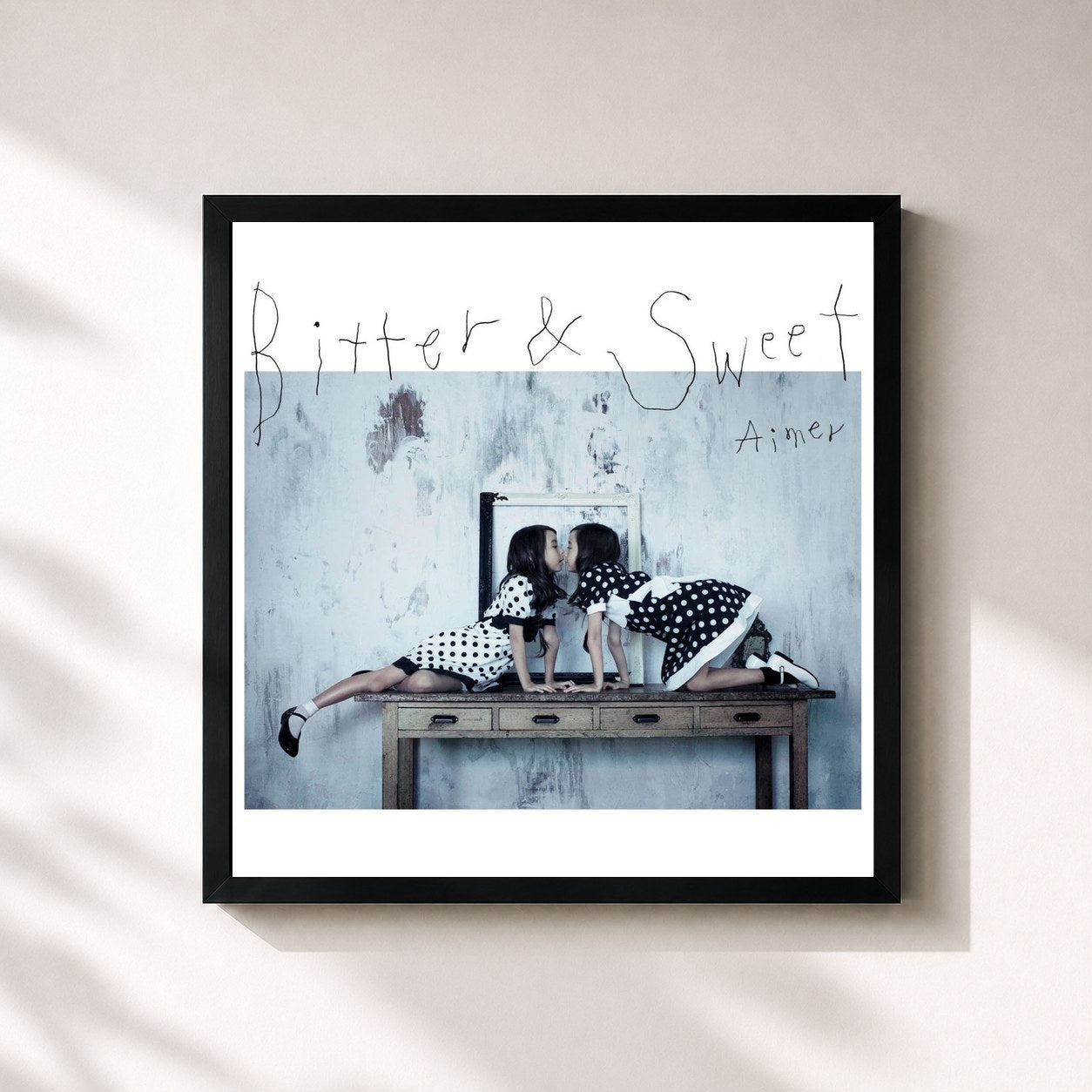 #noir Tableau carré de l'album Bitter & Sweet de Aimer, cadre noir 32x32 cm