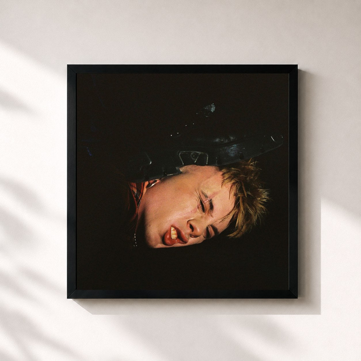 #noir Tableau carré de l'album LUNA 18 de Walls, cadre noir 32x32 cm