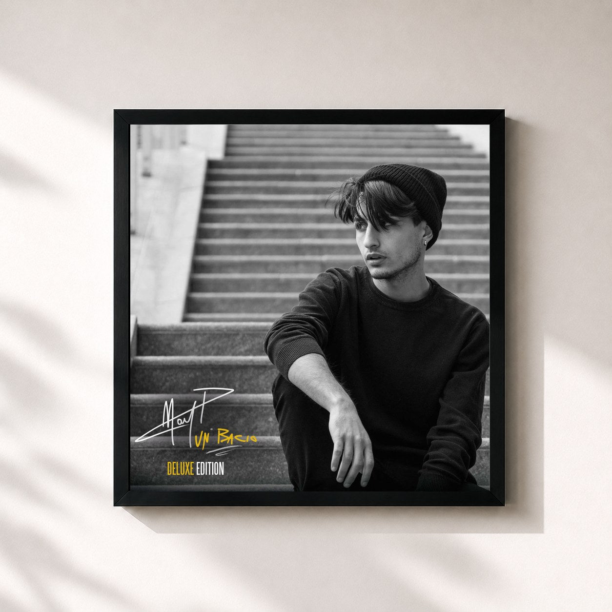 #noir Tableau carré de l'album Un bacio (Deluxe Edition) de Nayt, cadre noir 32x32 cm