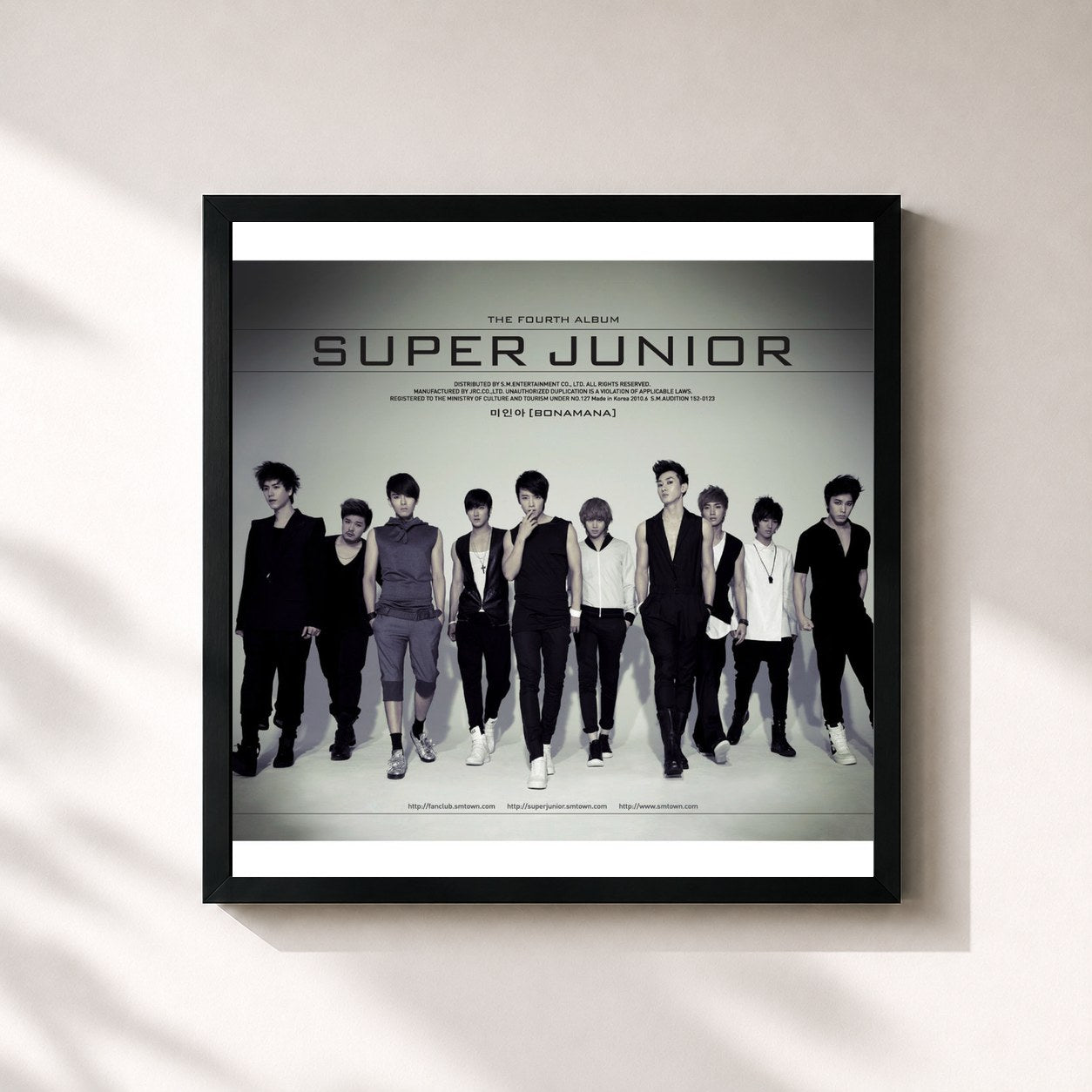 #noir Tableau carré de l'album 미인아 Bonamana - The 4th Album Repackage de SUPER JUNIOR, cadre noir 32x32 cm