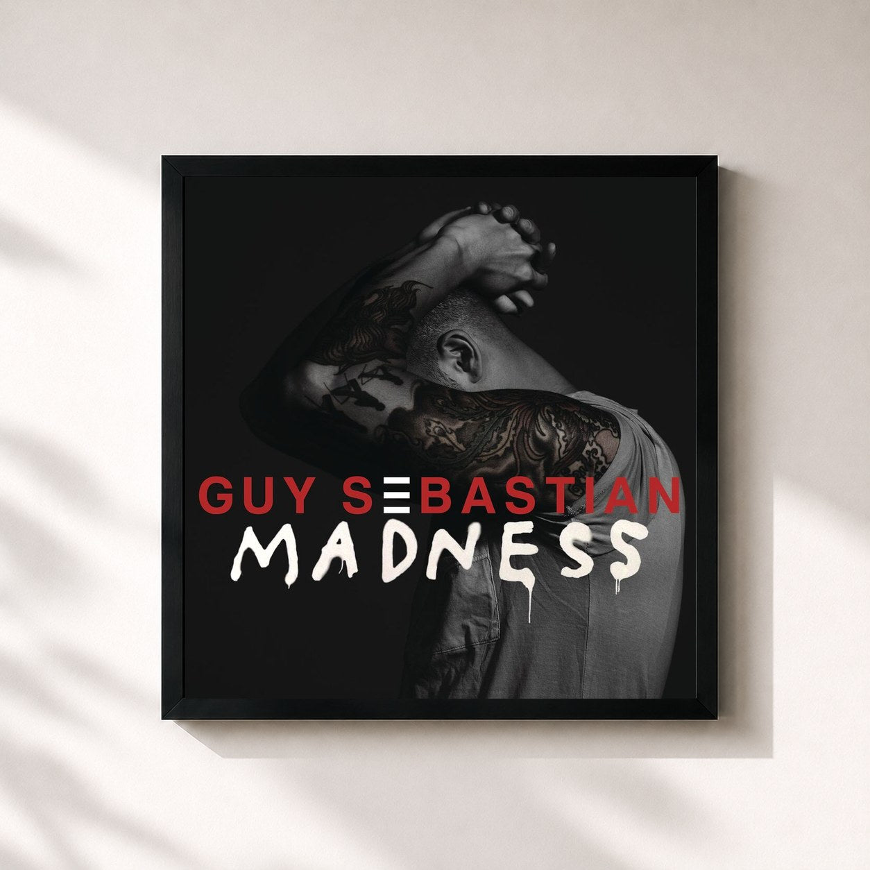 #noir Tableau carré de l'album Madness de Guy Sebastian, cadre noir 32x32 cm