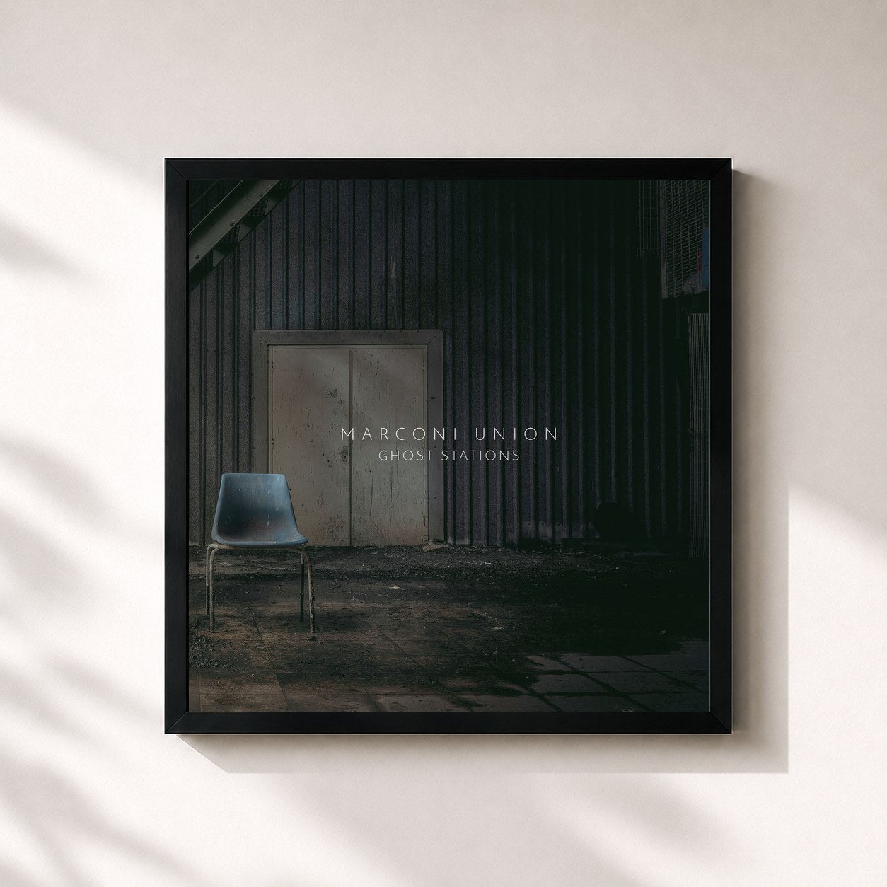 #noir Tableau carré de l'album Ghost Stations de Marconi Union, cadre noir 32x32 cm