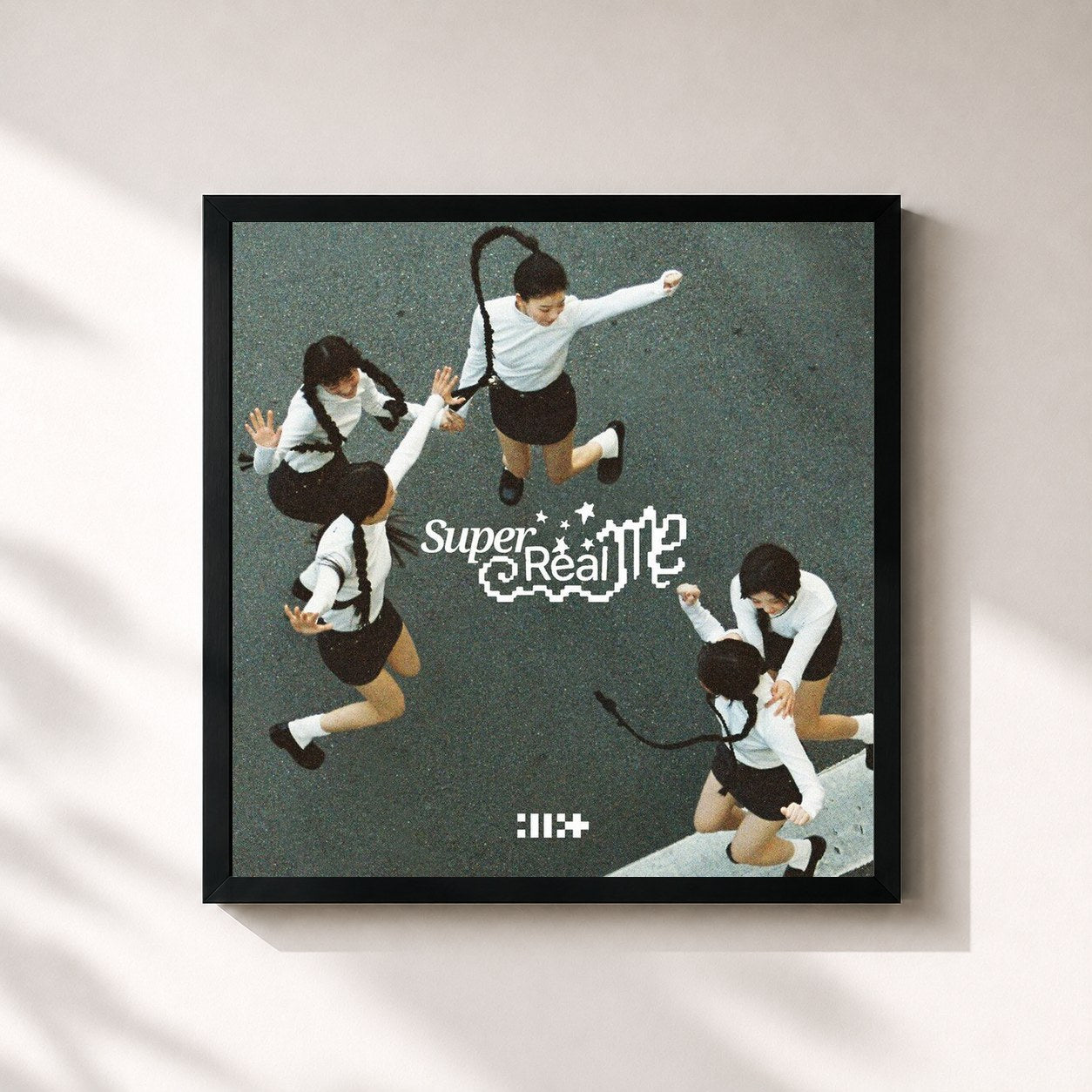 #noir Tableau carré de l'album SUPER REAL ME de ILLIT , cadre noir 32x32 cm