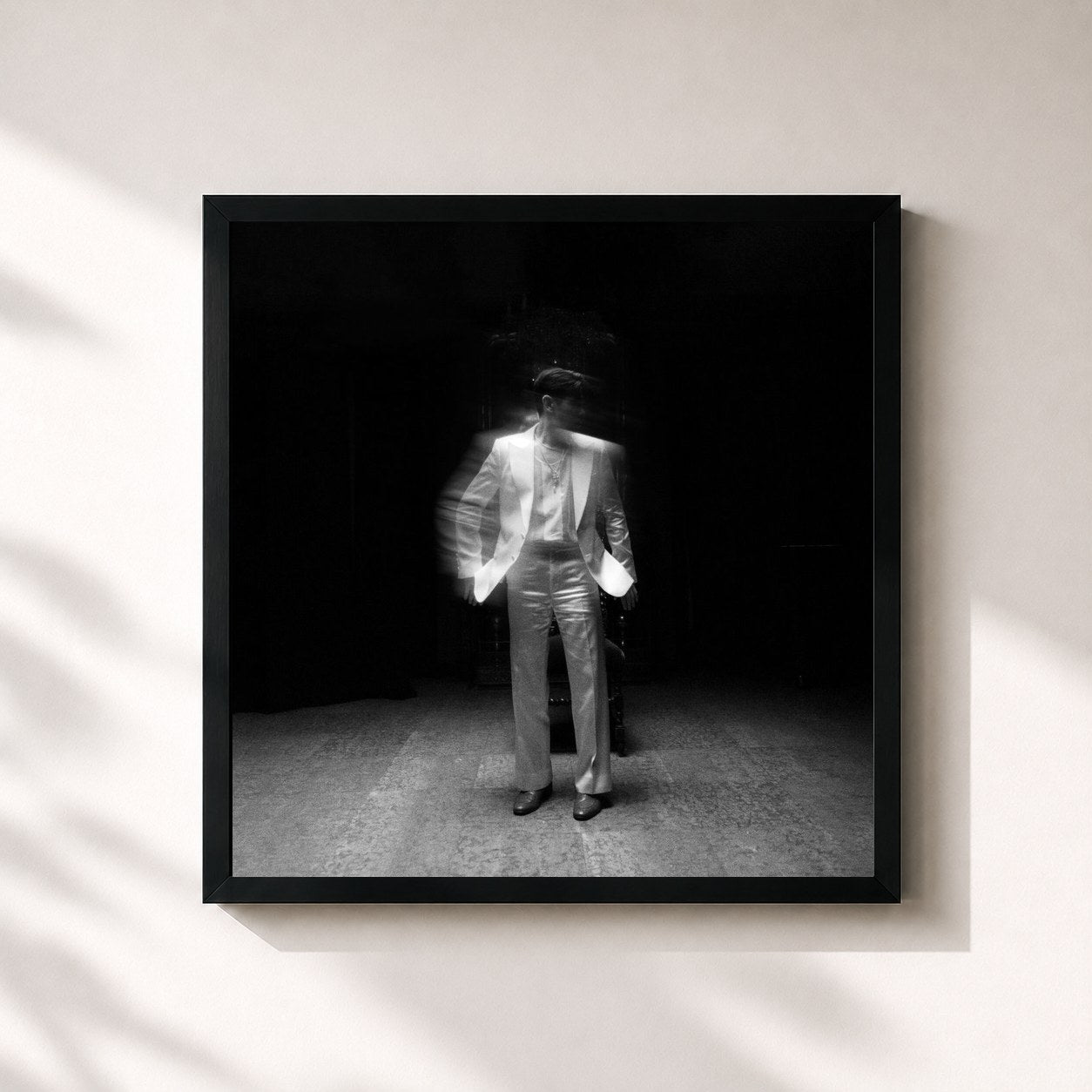 #noir Tableau carré de l'album House on a Hill de Eric Nam, cadre noir 32x32 cm