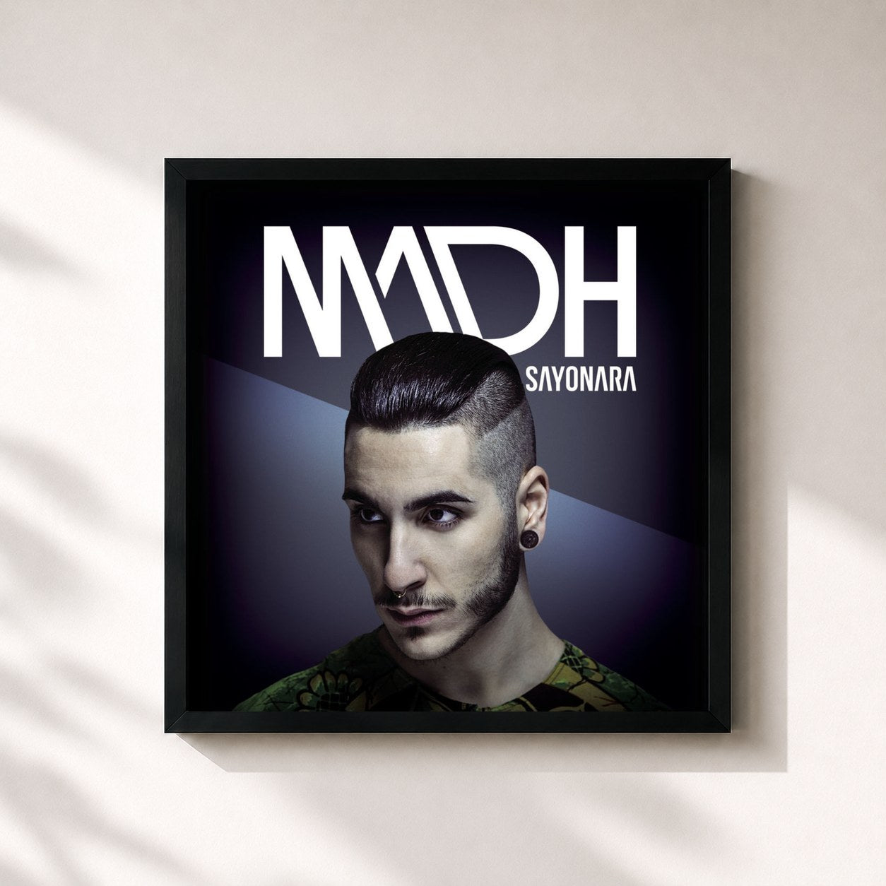 #noir Tableau carré de l'album Sayonara de Madh, cadre noir 32x32 cm