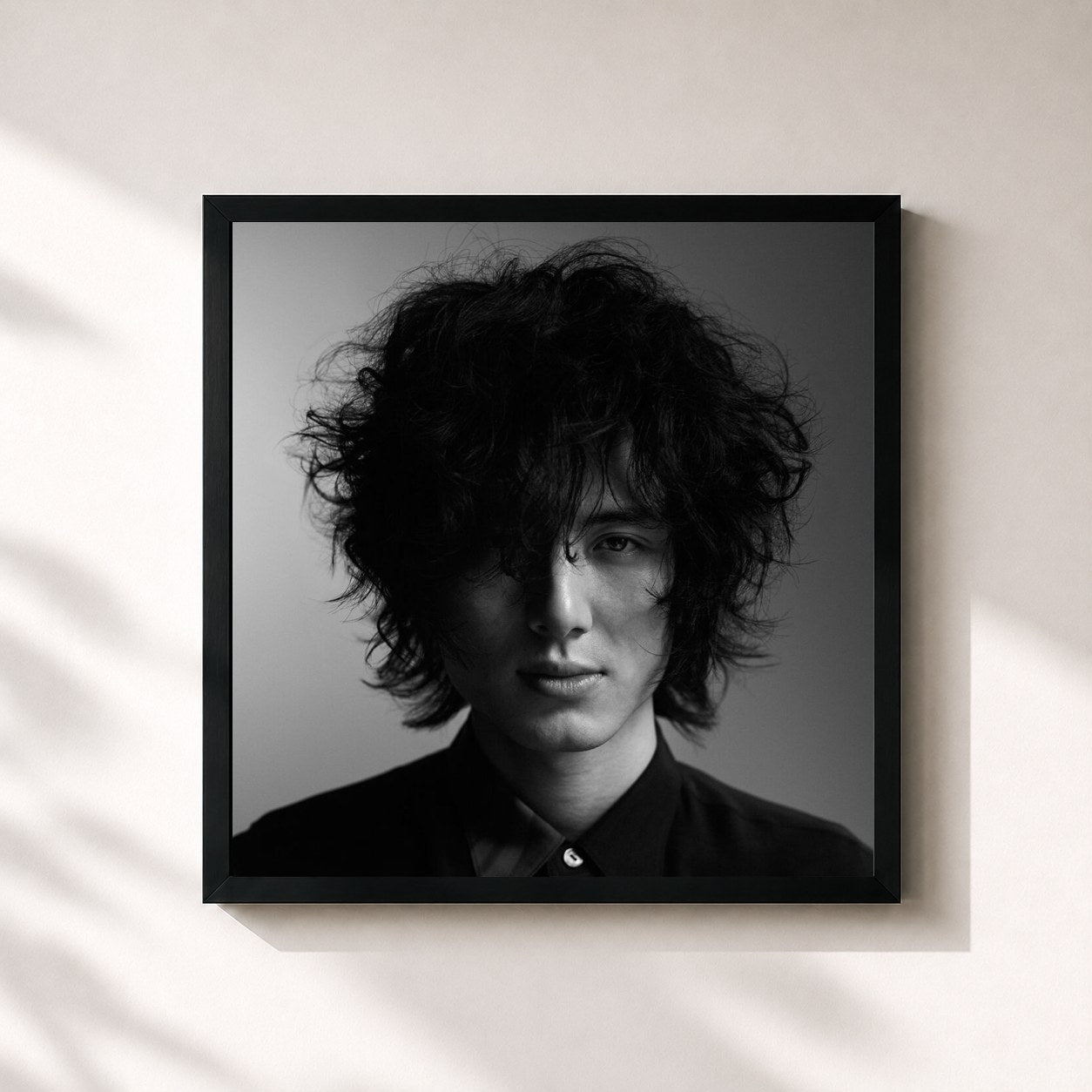 #noir Tableau carré de l'album HELP EVER HURT COVER de Fujii Kaze, cadre noir 32x32 cm