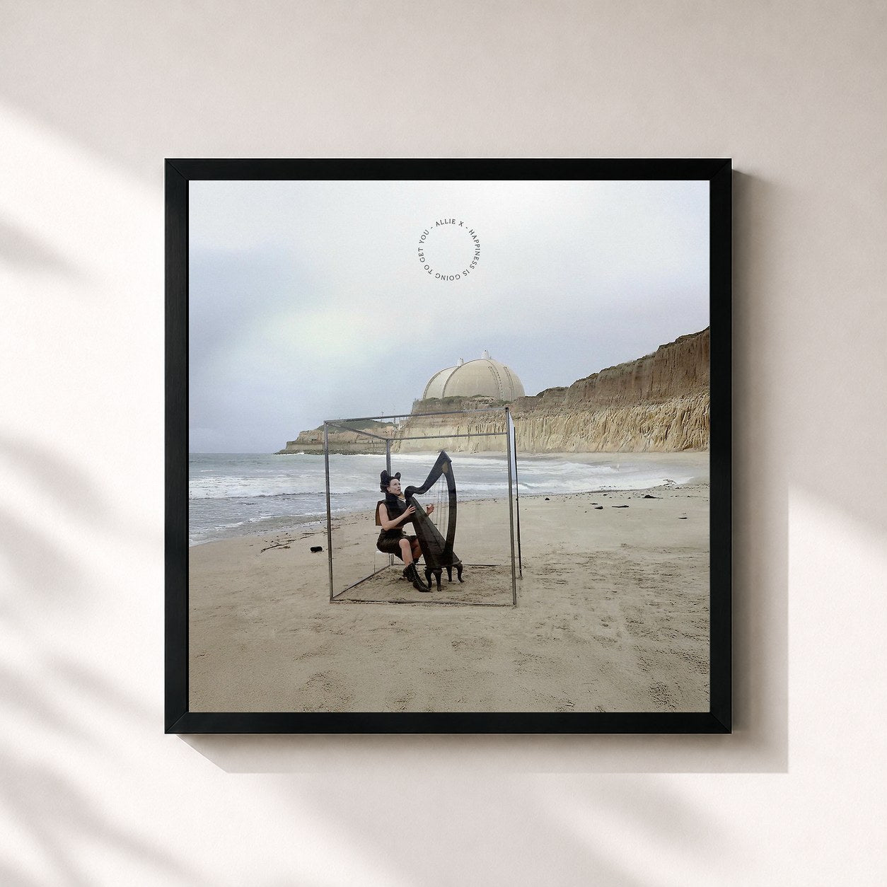 #noir Tableau carré de l'album Happiness Is Going To Get You de Allie X, cadre noir 32x32 cm
