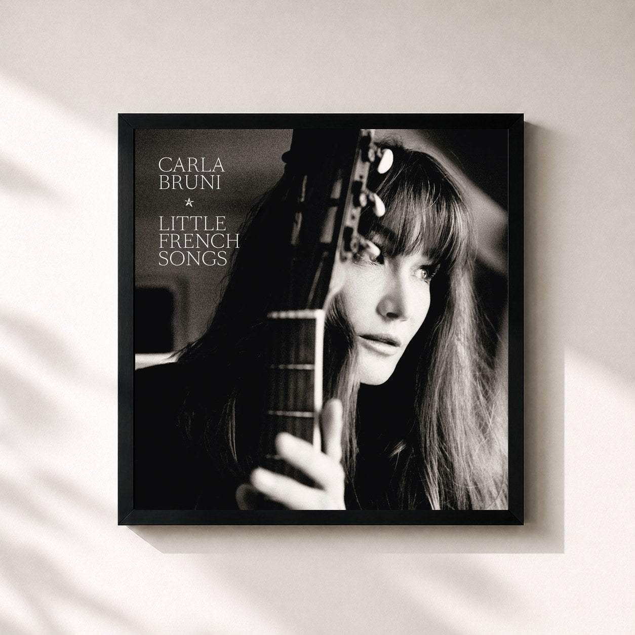 #noir Tableau carré de l'album Little French Songs (Deluxe Version Without Videos) de Carla Bruni, cadre noir 32x32 cm