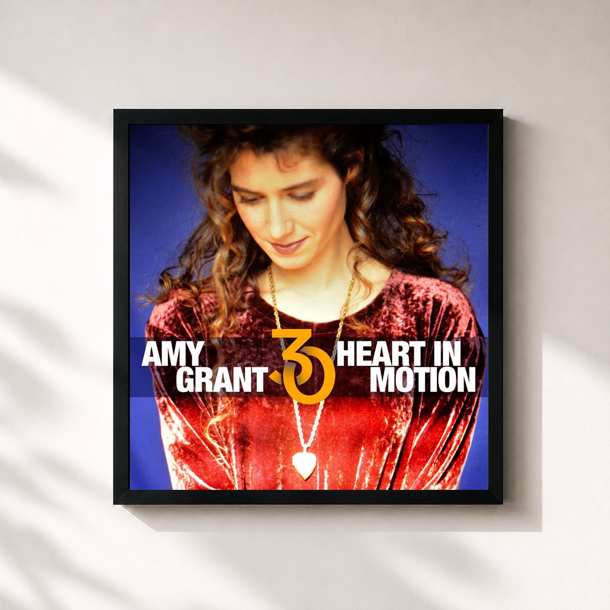 #noir Tableau carré de l'album Heart In Motion (30th Anniversary Edition) de Amy Grant, cadre noir 32x32 cm