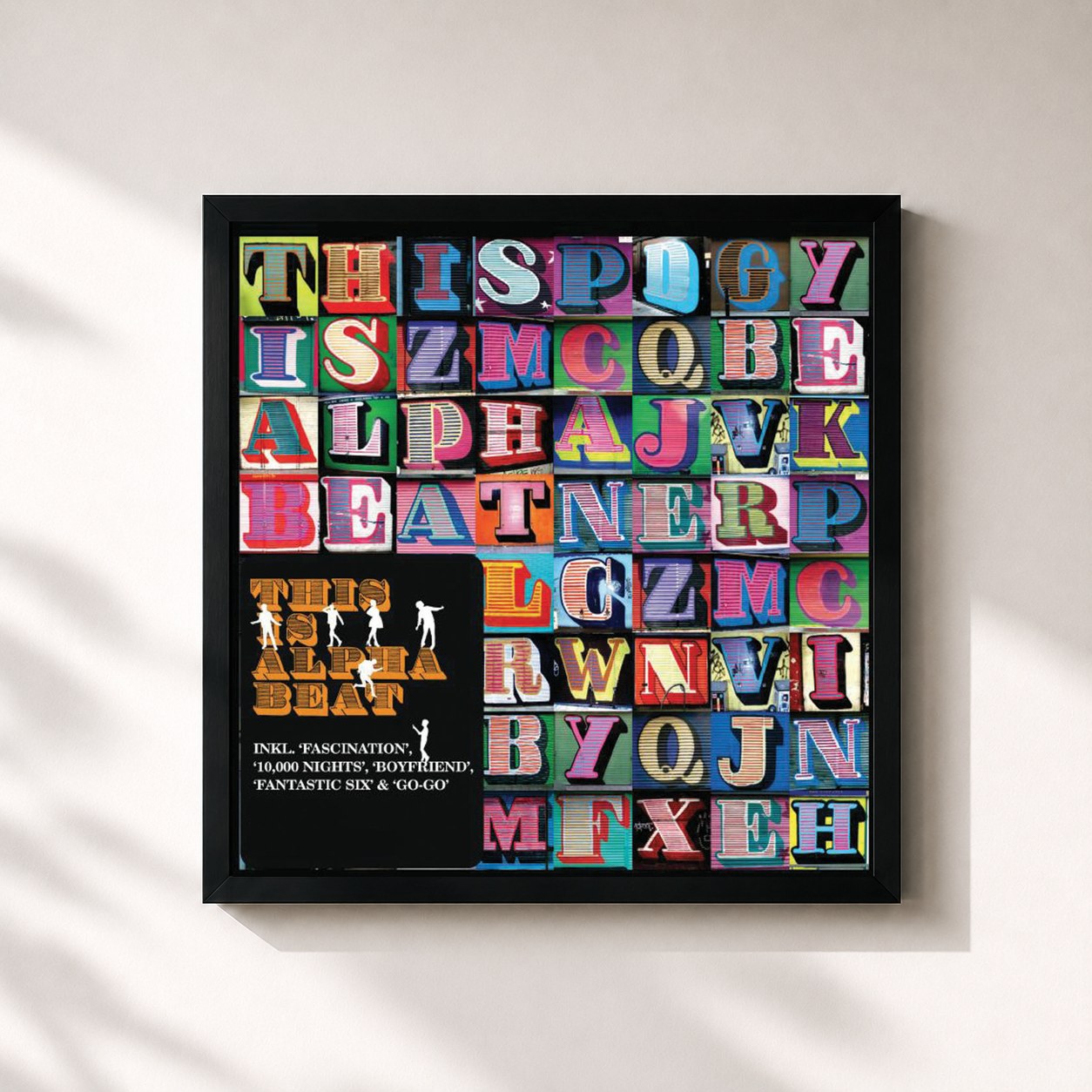 #noir Tableau carré de l'album This Is Alphabeat de Alphabeat, cadre noir 32x32 cm