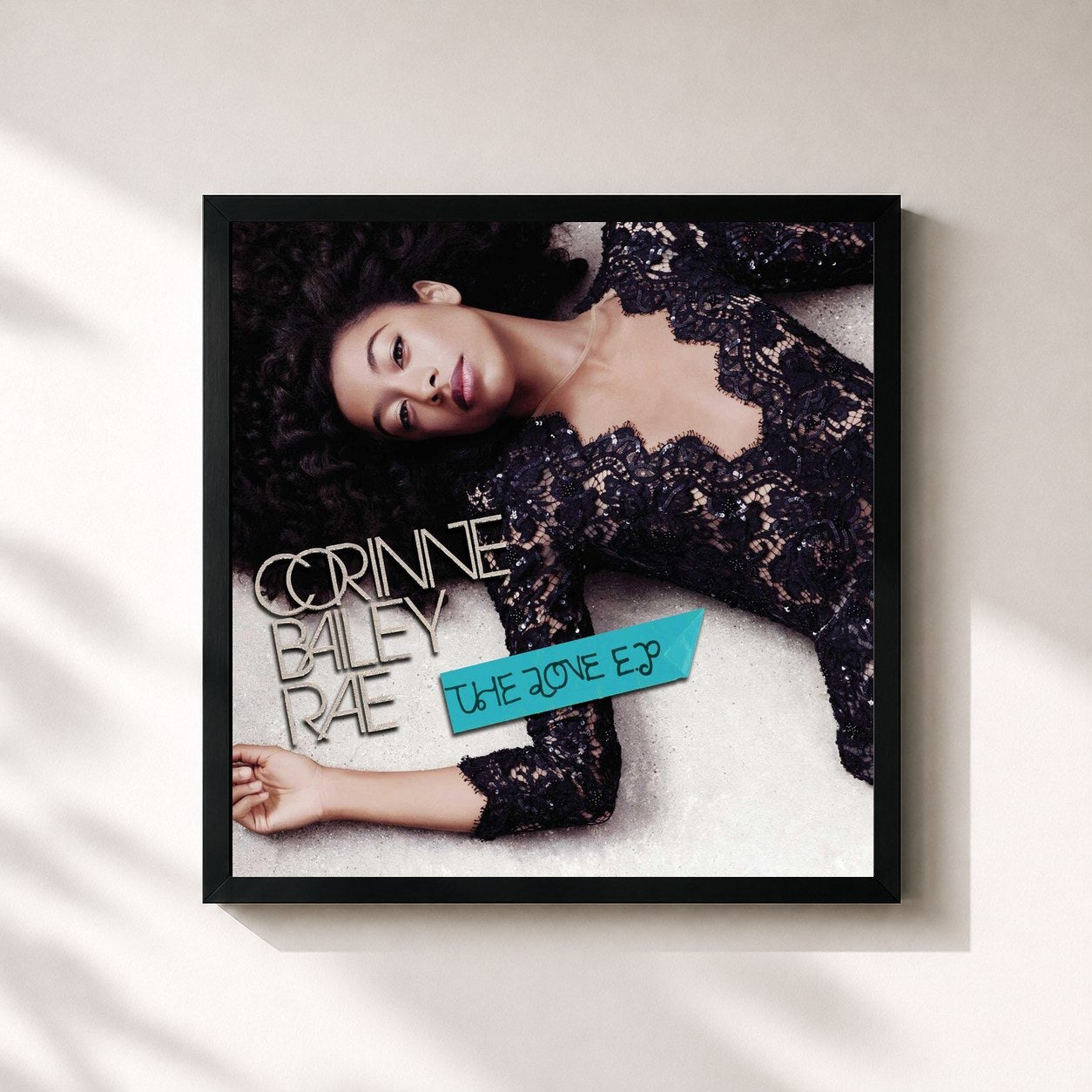 #noir Tableau carré de l'album The Love E.P. de Corinne Bailey Rae, cadre noir 32x32 cm