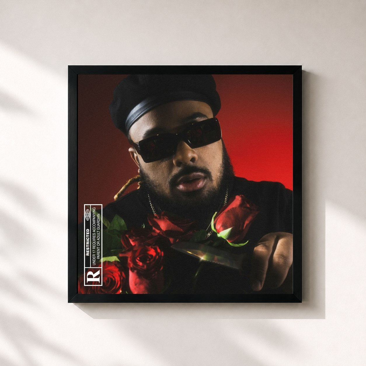 #noir Tableau carré de l'album Une rose et une lame de A2H, cadre noir 32x32 cm