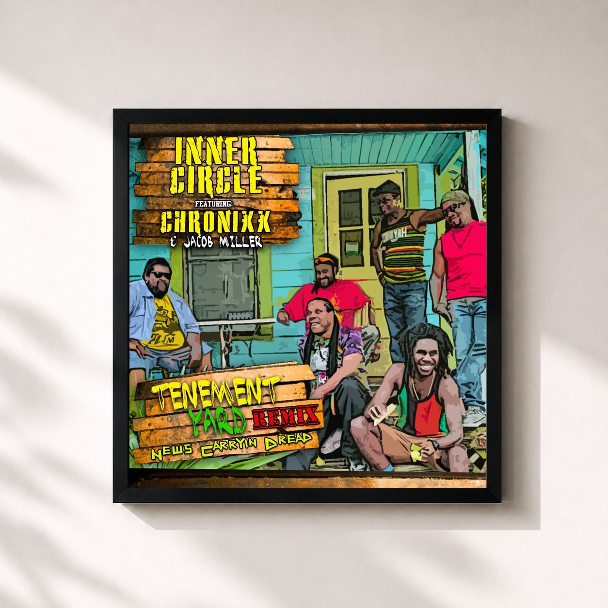 #noir Tableau carré de l'album Tenement Yard (News Carrying Dread) [feat. Chronixx, Jacob Miller] de Inner Circle, cadre noir 32x32 cm