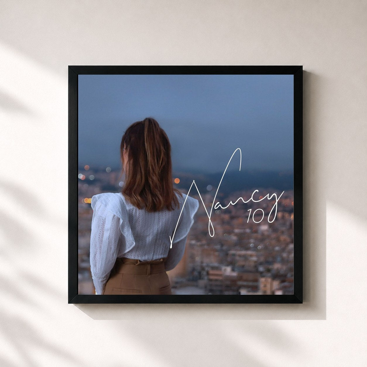 #noir Tableau carré de l'album Nancy 10 de Nancy Ajram, cadre noir 32x32 cm