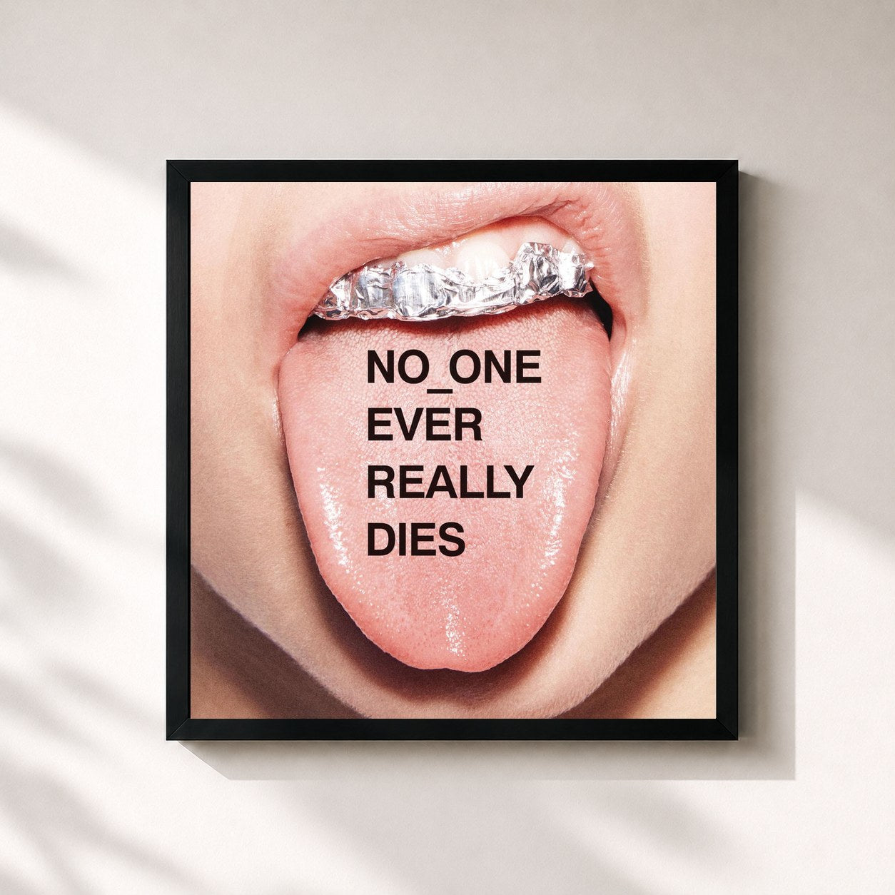 #noir Tableau carré de l'album NO ONE EVER REALLY DIES de N.E.R.D, cadre noir 32x32 cm
