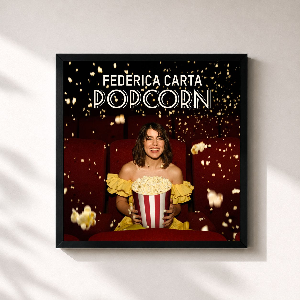 #noir Tableau carré de l'album Popcorn de Federica Carta, cadre noir 32x32 cm