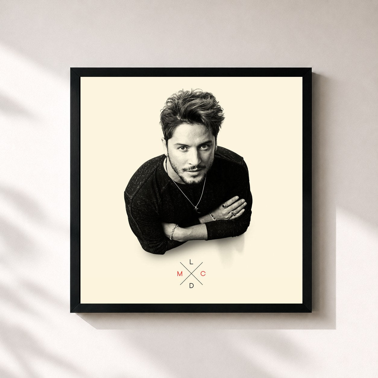 #noir Tableau carré de l'album La Cruz Del Mapa de Manuel Carrasco, cadre noir 32x32 cm