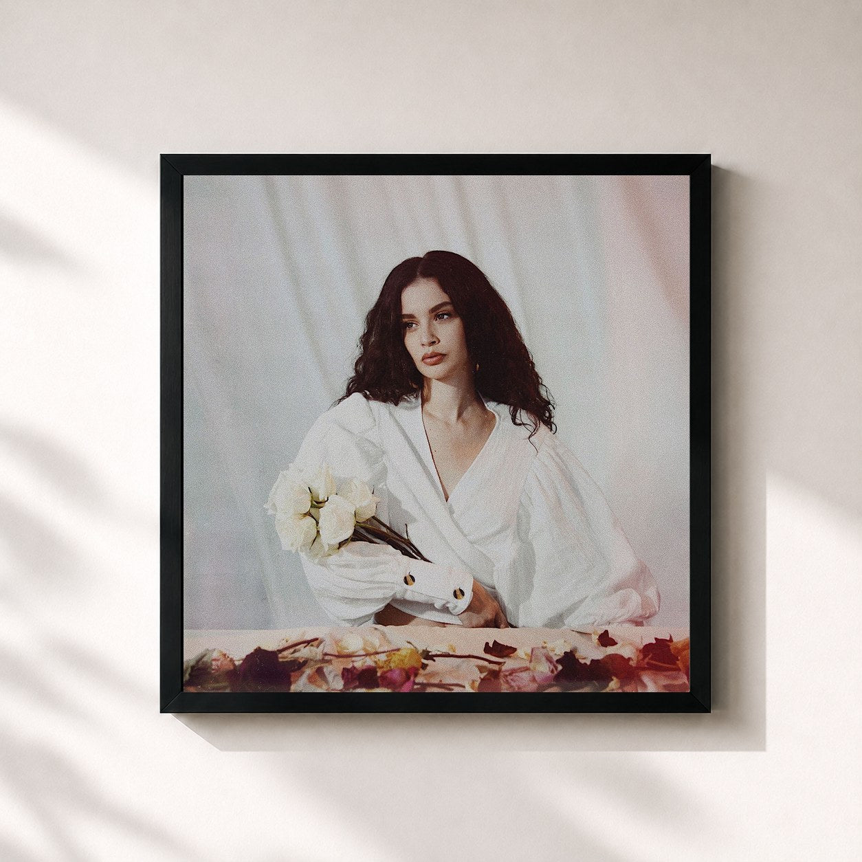 #noir Tableau carré de l'album About Time de Sabrina Claudio, cadre noir 32x32 cm