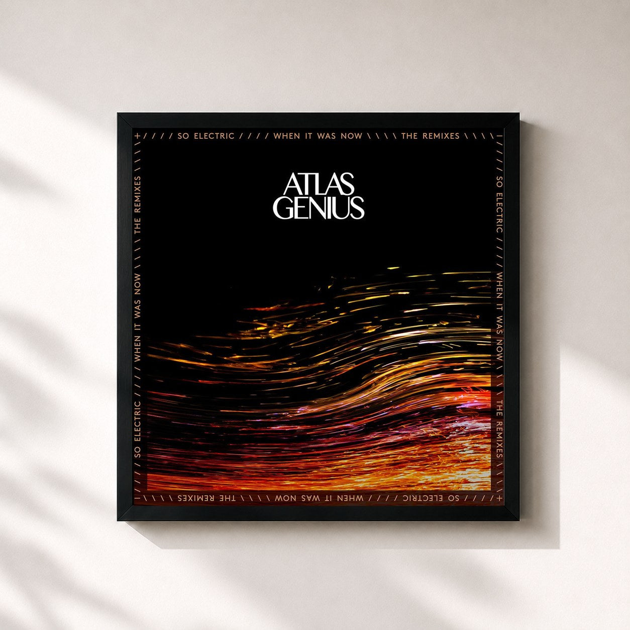 #noir Tableau carré de l'album So Electric: When It Was Now (The Remixes) de Atlas Genius, cadre noir 32x32 cm