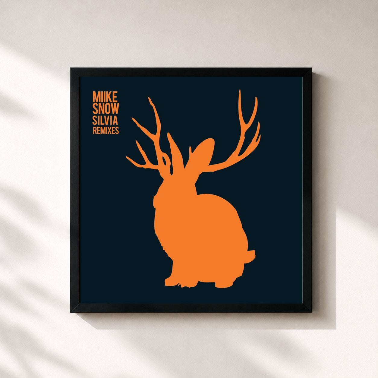 #noir Tableau carré de l'album Silvia (Remixes) de Miike Snow, cadre noir 32x32 cm