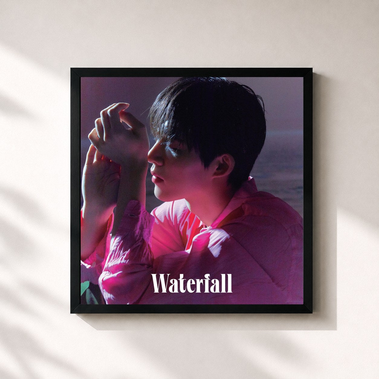 #noir Tableau carré de l'album WATERFALL de B.I, cadre noir 32x32 cm