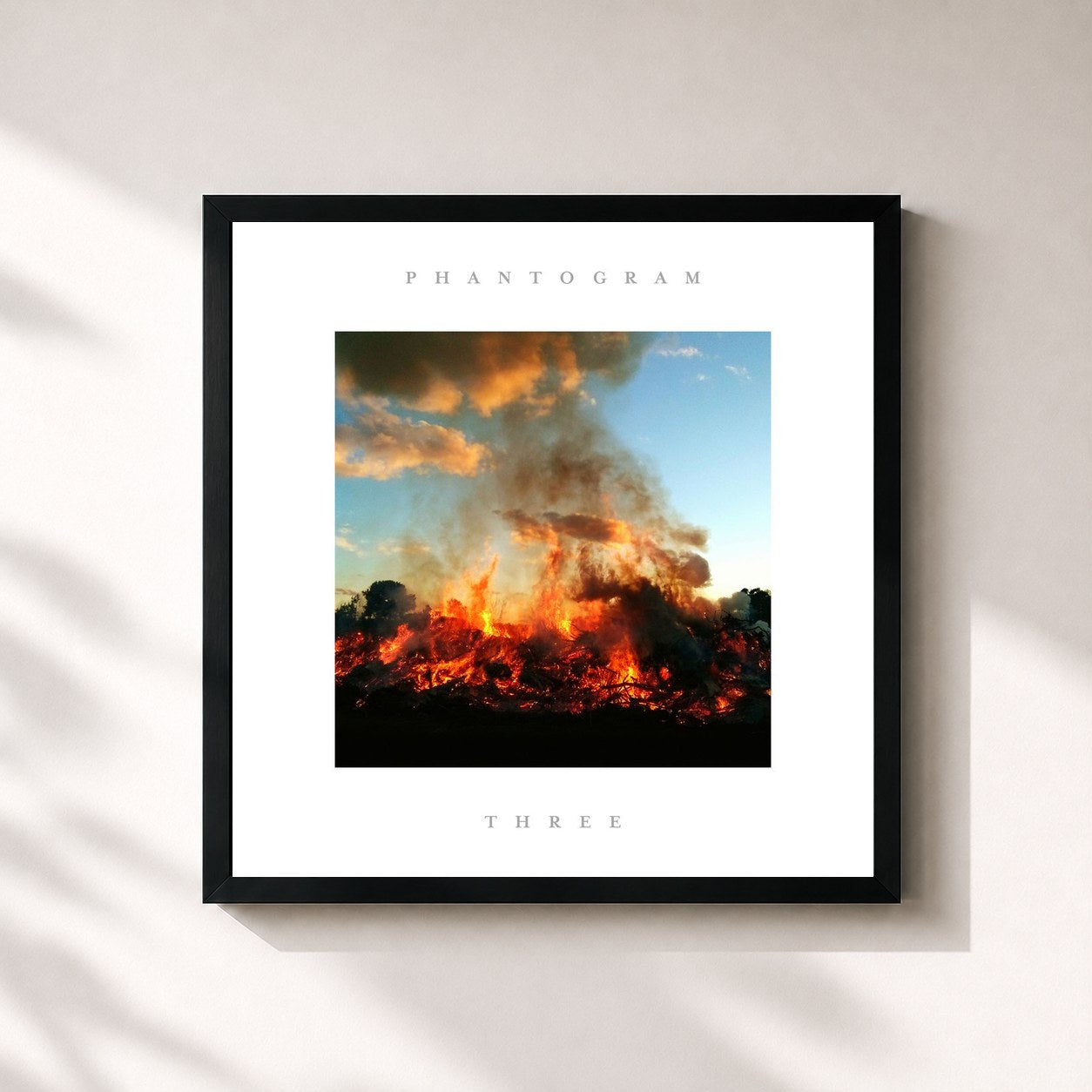 #noir Tableau carré de l'album Three de PHANTOGRAM, cadre noir 32x32 cm