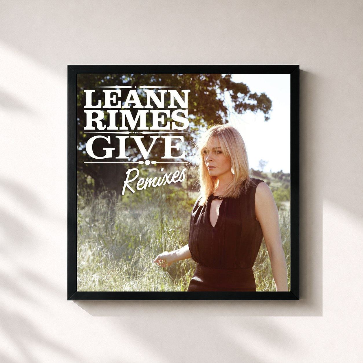 #noir Tableau carré de l'album Give (Remixes) de LeAnn Rimes, cadre noir 32x32 cm