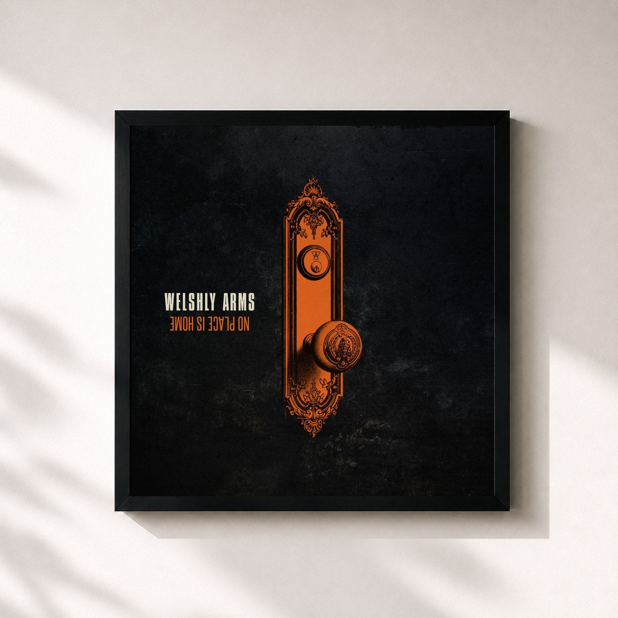 #noir Tableau carré de l'album No Place Is Home de Welshly Arms, cadre noir 32x32 cm