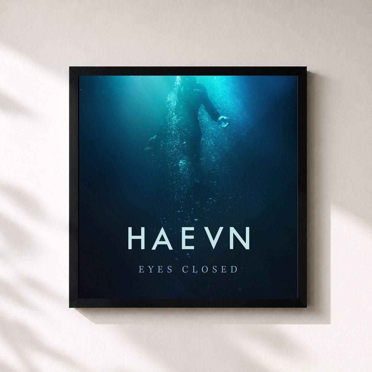 #noir Tableau carré de l'album Eyes Closed de HAEVN, cadre noir 32x32 cm