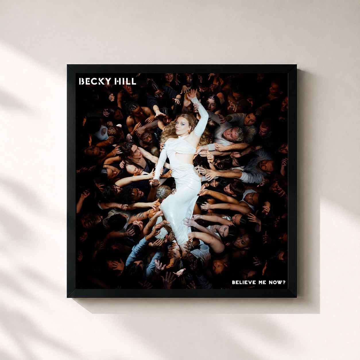 #noir Tableau carré de l'album Believe Me Now? de Becky Hill, cadre noir 32x32 cm
