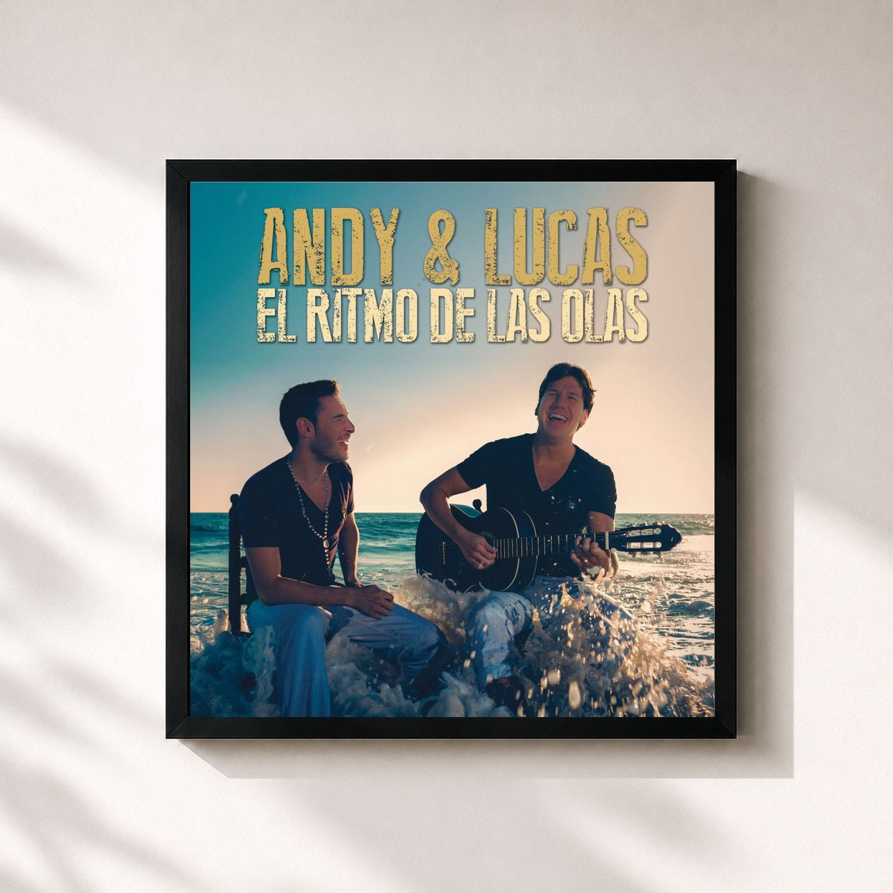 #noir Tableau carré de l'album El Ritmo De Las Olas de Andy & Lucas, cadre noir 32x32 cm