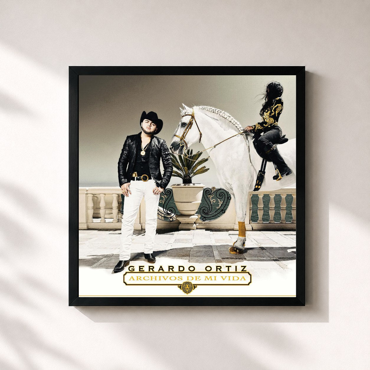 #noir Tableau carré de l'album Archivos de Mi Vida de Gerardo Ortiz, cadre noir 32x32 cm