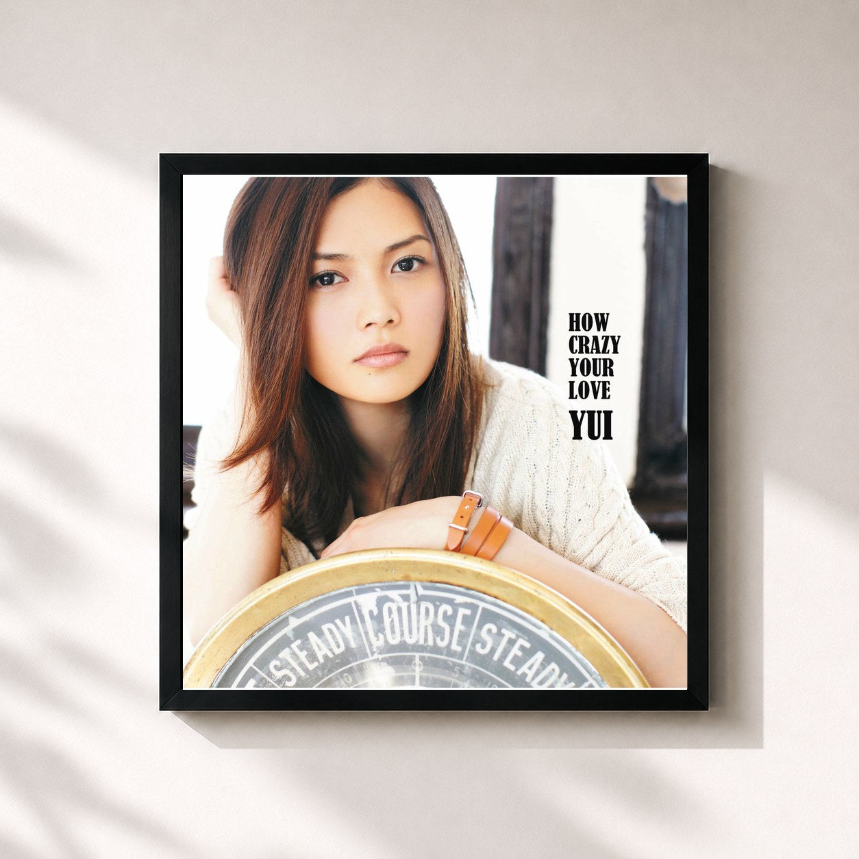 #noir Tableau carré de l'album How Crazy Your Love de YUI, cadre noir 32x32 cm