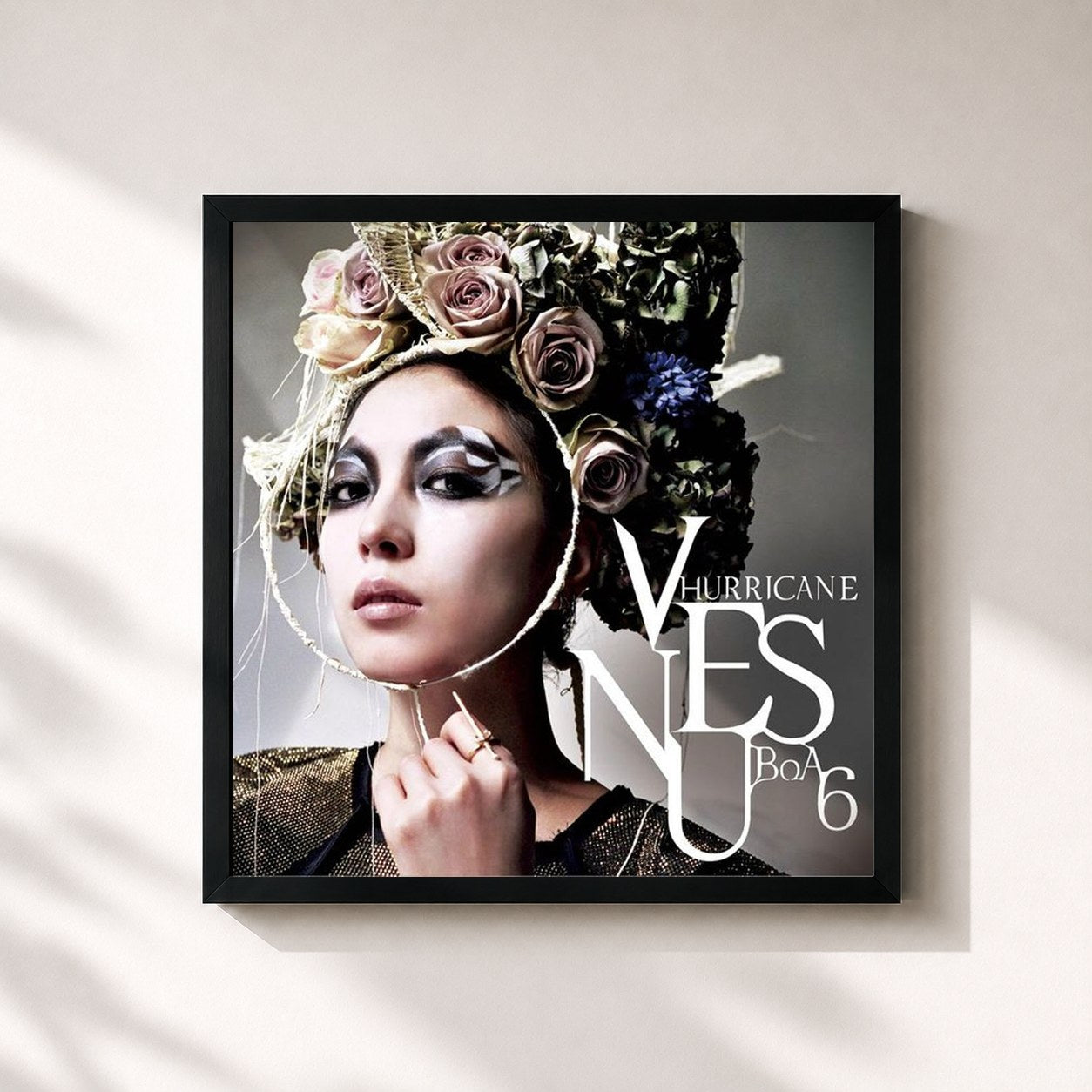 #noir Tableau carré de l'album Hurricane Venus - The 6th Album de BoA, cadre noir 32x32 cm