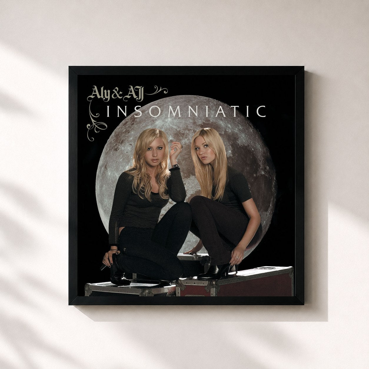 #noir Tableau carré de l'album Insomniatic de Aly & AJ, cadre noir 32x32 cm