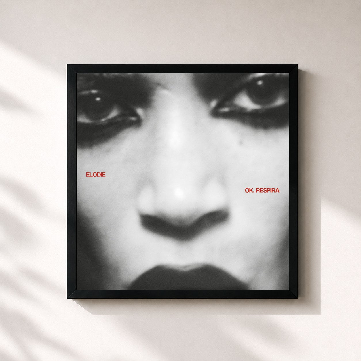 #noir Tableau carré de l'album Ok. Respira de ELODIE, cadre noir 32x32 cm