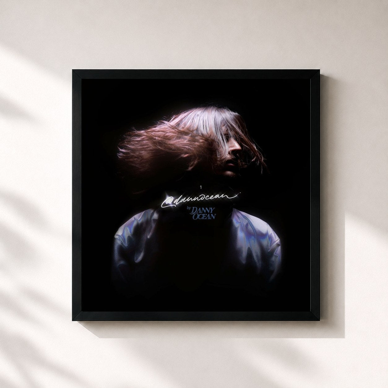 #noir Tableau carré de l'album @dannocean de Danny Ocean, cadre noir 32x32 cm