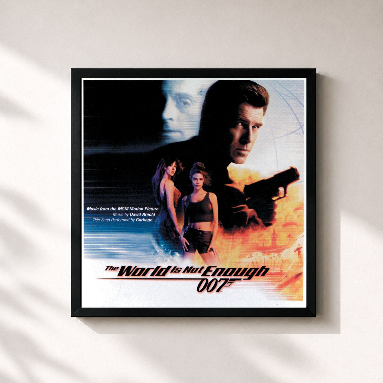 #noir Tableau carré de l'album The World Is Not Enough (Original Soundtrack) de David Arnold, cadre noir 32x32 cm