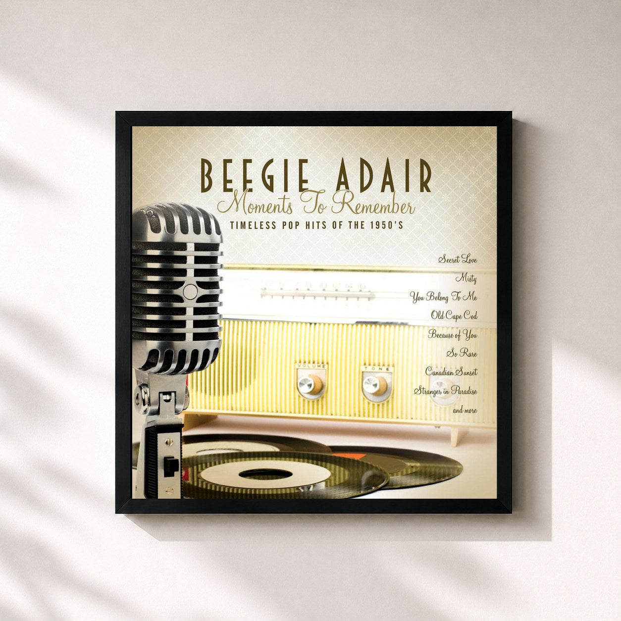 #noir Tableau carré de l'album Moments To Remember de Beegie Adair, cadre noir 32x32 cm