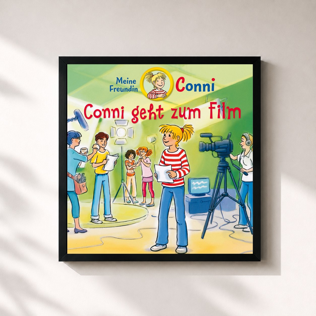 #noir Tableau carré de l'album Conni geht zum Film de Conni, cadre noir 32x32 cm