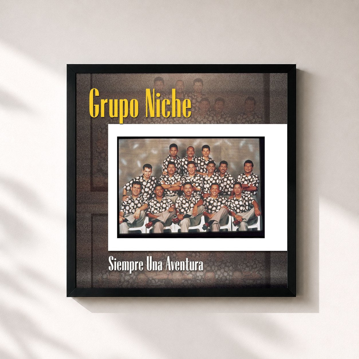 #noir Tableau carré de l'album Siempre Una Aventura de Grupo Niche, cadre noir 32x32 cm