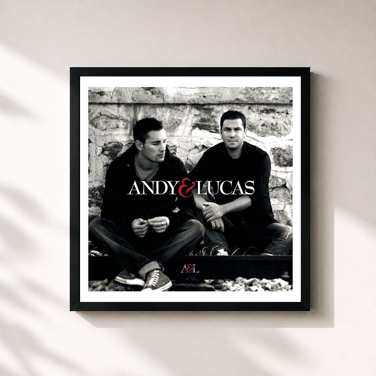 #noir Tableau carré de l'album Con Los Pies En La Tierra de Andy & Lucas, cadre noir 32x32 cm
