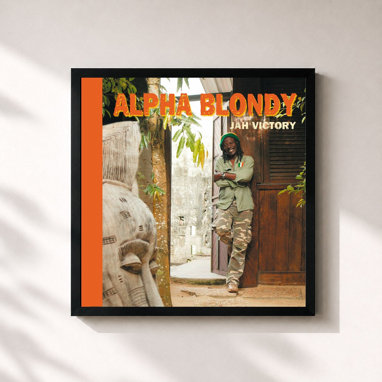 #noir Tableau carré de l'album Jah Victory de Alpha Blondy, cadre noir 32x32 cm