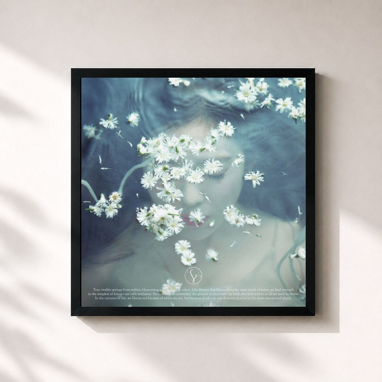 #noir Tableau carré de l'album Like A Flower - The 1st Mini Album de IRENE, cadre noir 32x32 cm