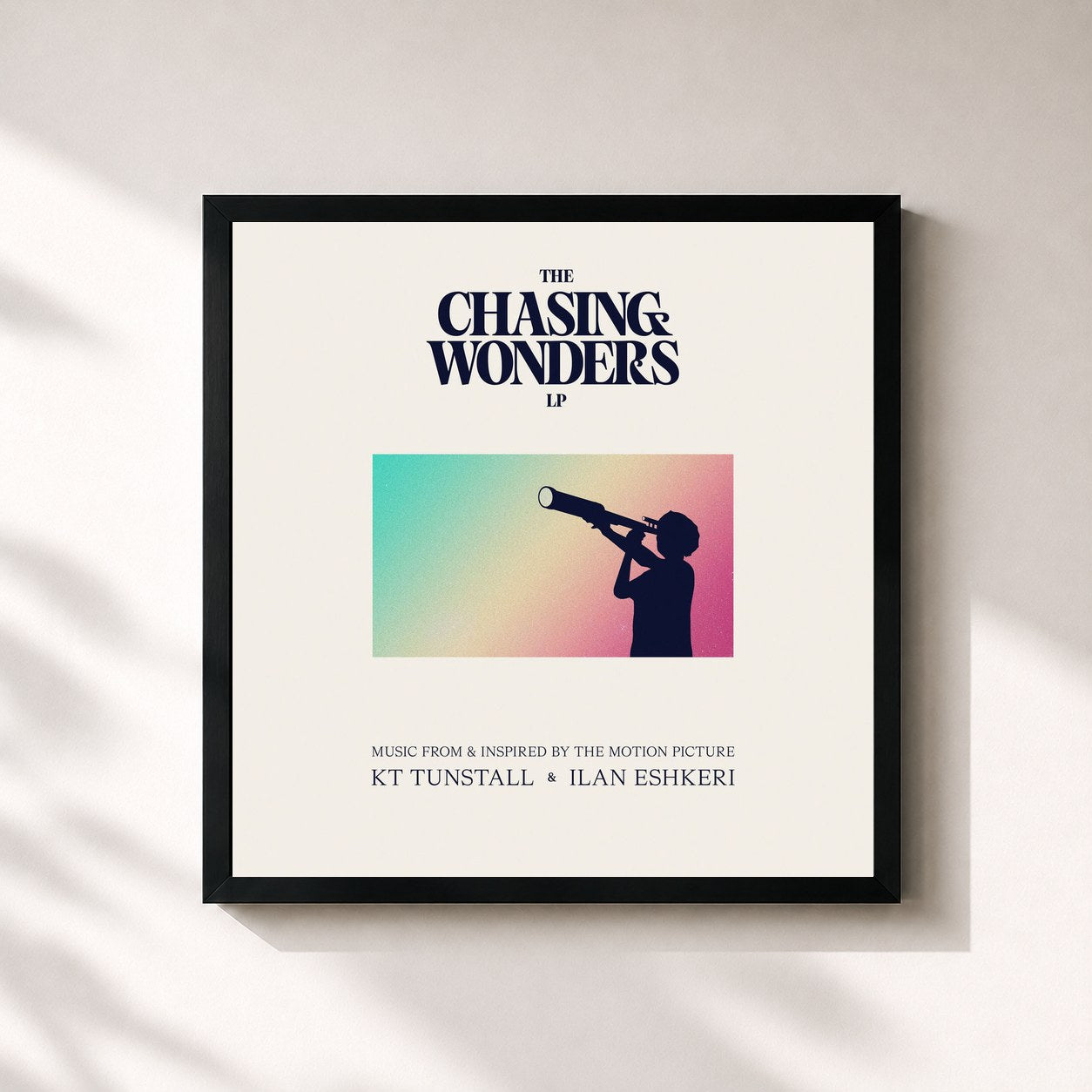 #noir Tableau carré de l'album The Chasing Wonders LP (Music From & Inspired By The Motion Picture) de KT Tunstall, cadre noir 32x32 cm